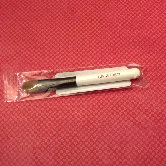 bareMinerals Blemish Remedy Travel Size Makeup Brush White Soft - Picture 1 of 5